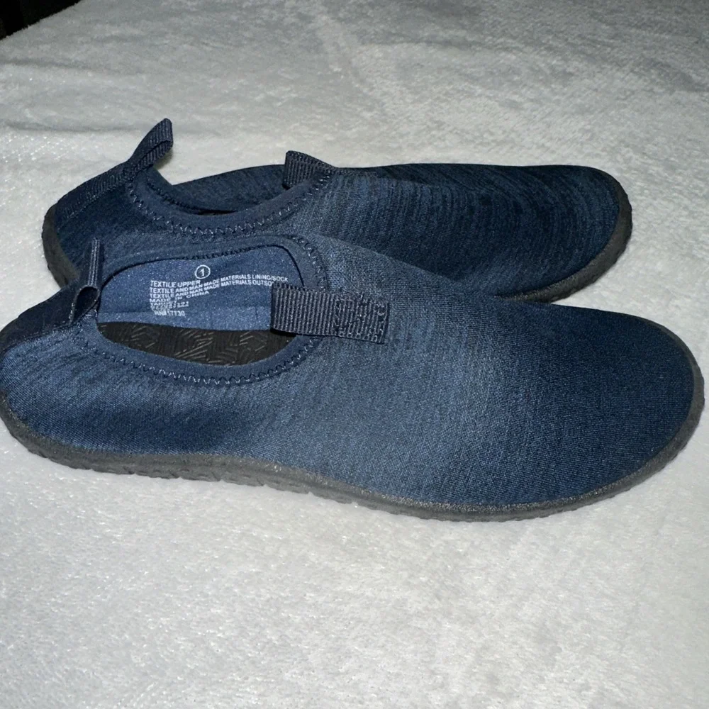 Cat and Jack Boys Water Shoes Swim Quick Dry Light Weight Navy Size 1